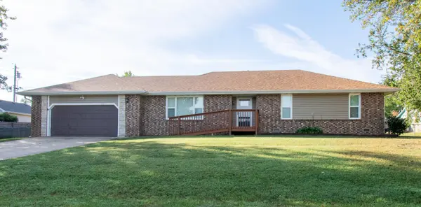 1300 E Rainey ST, Ozark, MO 65721