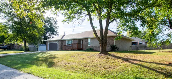 1300 E Rainey ST, Ozark, MO 65721