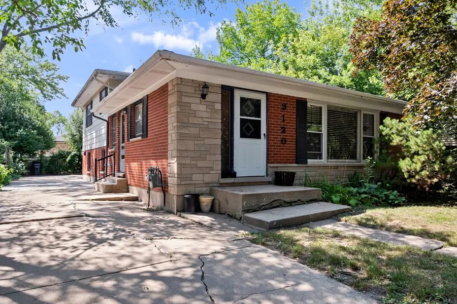 9120 E PRAIRIE RD, Evanston, IL 60203
