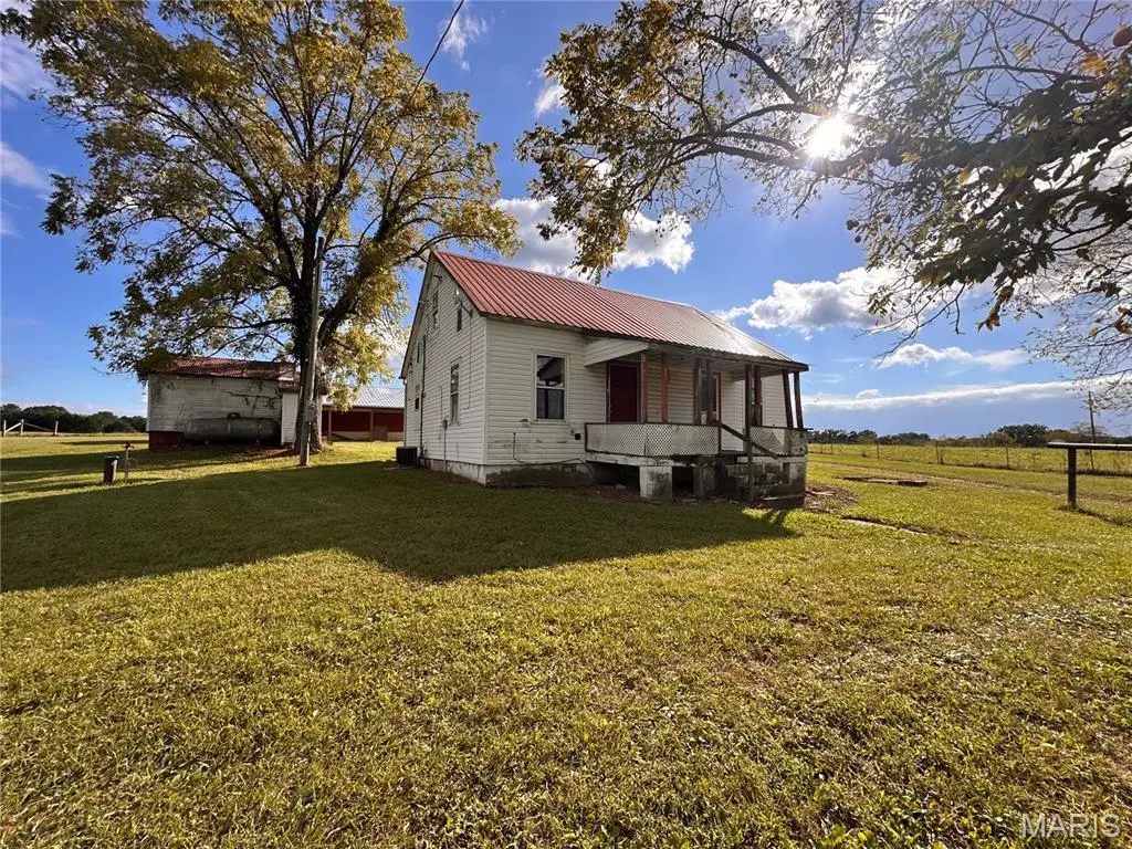 88 County Road 716, Belle, MO 65013