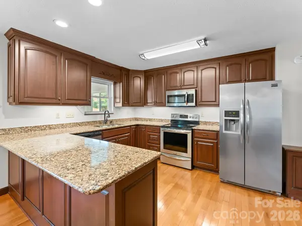 106 Mohican TRL, East Flat Rock, NC 28726