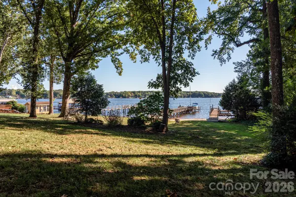7889 Tradewinds DR, Sherrills Ford, NC 28673