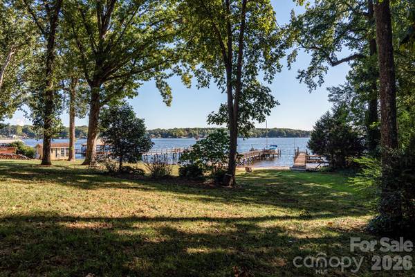 7889 Tradewinds DR, Sherrills Ford, NC 28673