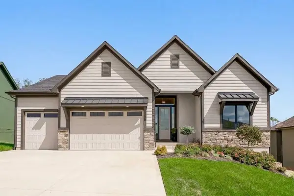22428 W 90th TER, Lenexa, KS 66227