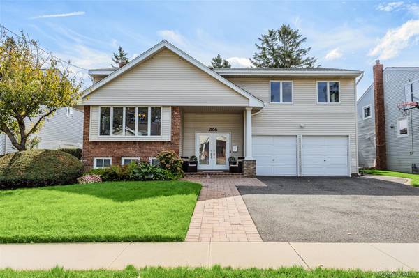 2056 Ellen DR, Merrick, NY 11566
