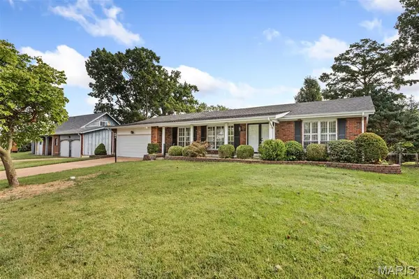 4126 Concord Oaks DR, St Louis, MO 63128