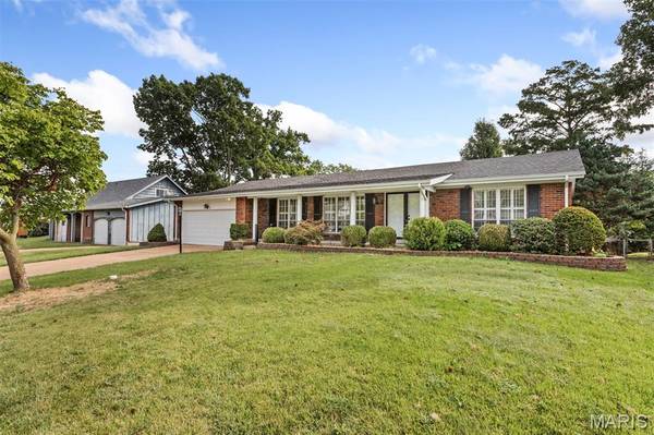 4126 Concord Oaks DR, St Louis, MO 63128