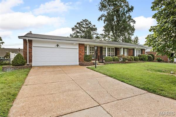 4126 Concord Oaks DR, St Louis, MO 63128