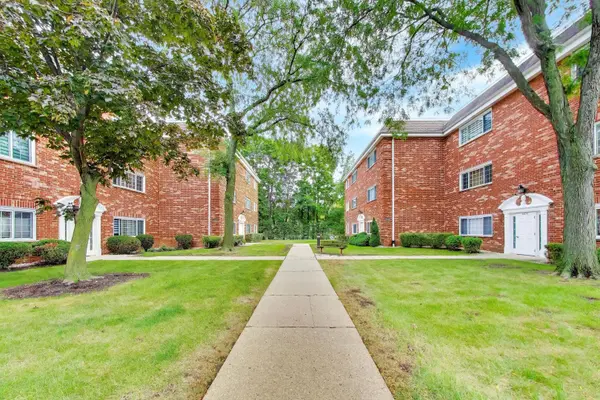 6876 W Touhy AVE #3E, Niles, IL 60714