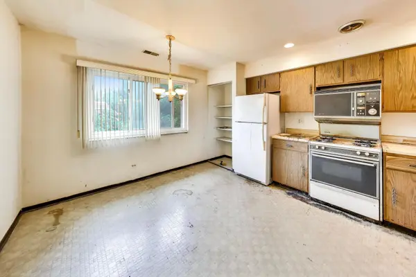 6876 W Touhy AVE #3E, Niles, IL 60714