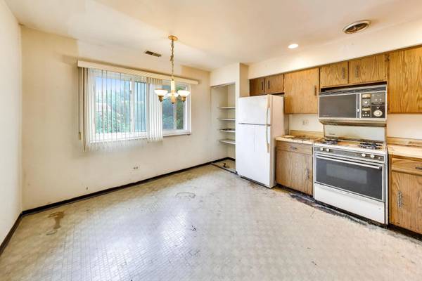 6876 W Touhy AVE #3E, Niles, IL 60714