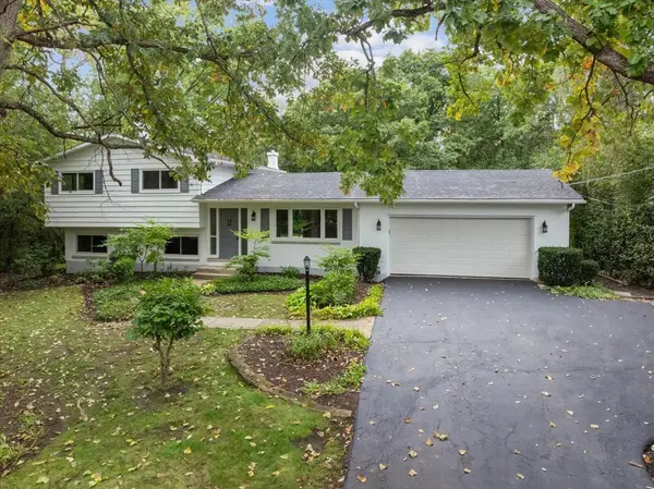 26890 N Longwood RD, Lake Forest, IL 60045