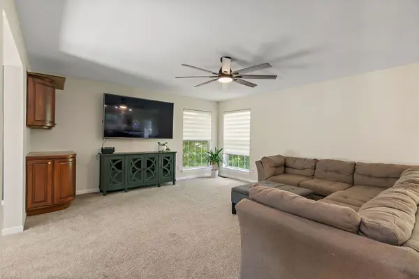 213 SW Griffin PL, Poplar Grove, IL 61065