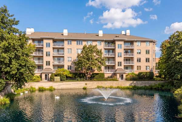 1761 Pavilion WAY #308, Park Ridge, IL 60068
