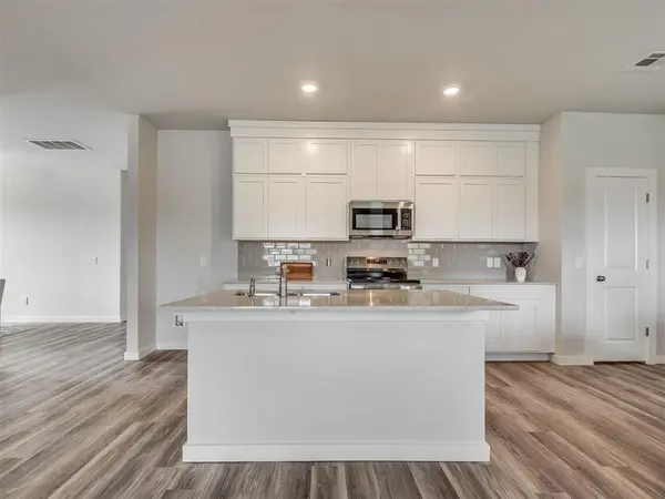 745 Cumberland DR, Guthrie, OK 73044