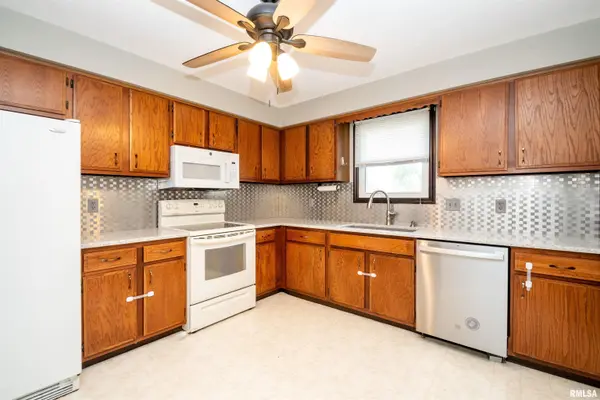 3508 W BONNAIRE CT, Peoria, IL 61615