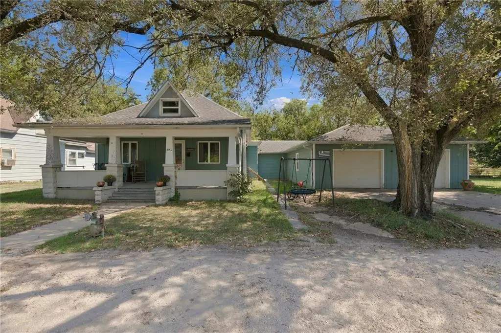 503 N Oak ST, Iola, KS 66749