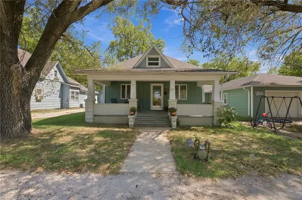 503 N Oak ST, Iola, KS 66749