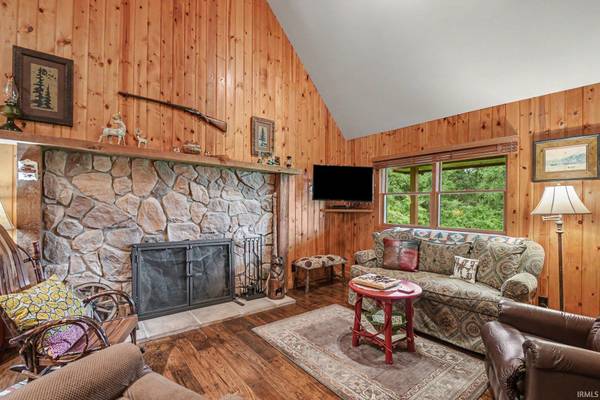 16600 4B RD, Plymouth, IN 46563