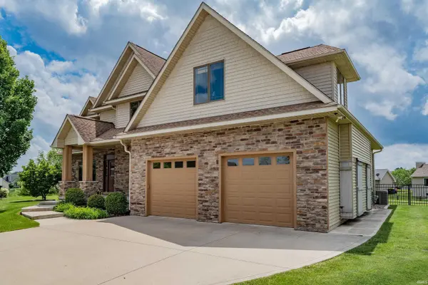 2002 Falcon Ridge CT, Fort Wayne, IN 46845