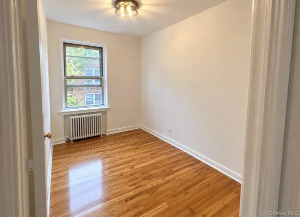 78-05 141st ST #2L, Kew Garden Hills, NY 11367
