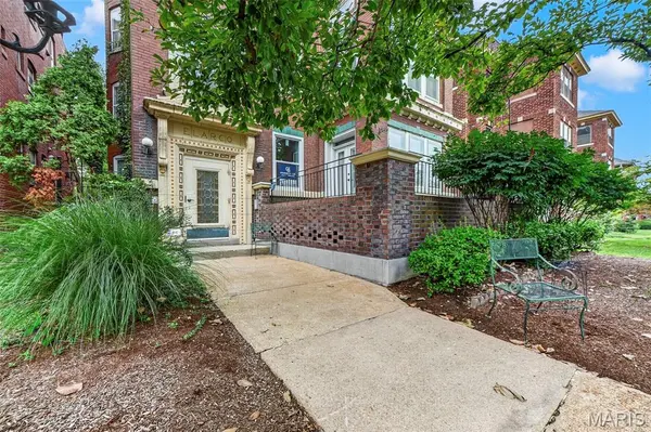 5572 Waterman BLVD #1W, St Louis, MO 63112