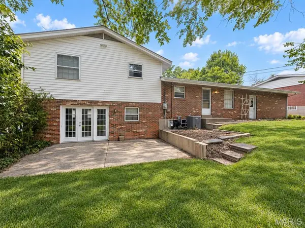 12572 Starspur LN, St Louis, MO 63146