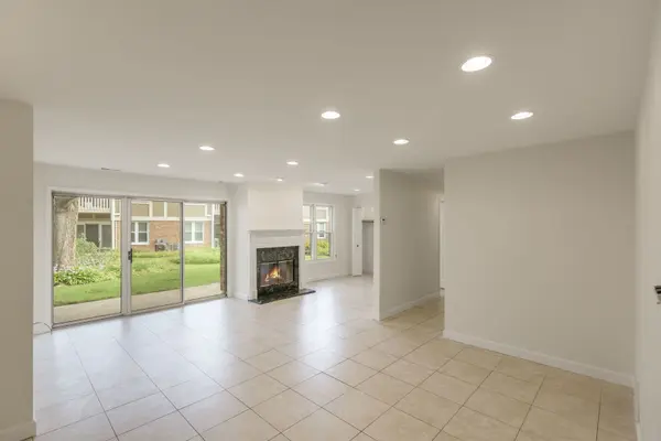 1255 Regency CT #1255, Vernon Hills, IL 60061