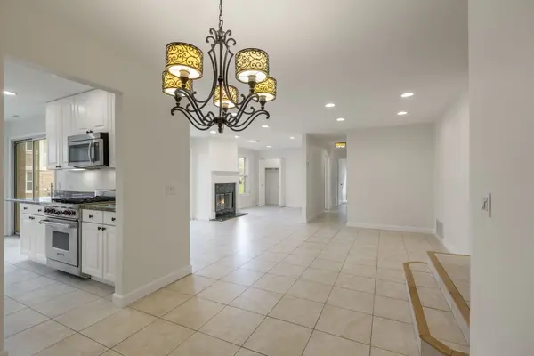 1255 Regency CT #1255, Vernon Hills, IL 60061