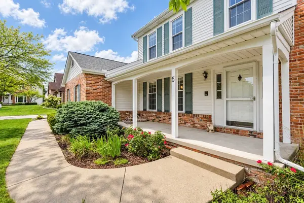 5 Cobblestone CT, Bloomington, IL 61704