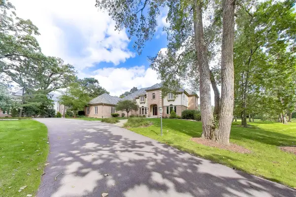 12 Riderwood RD, North Barrington, IL 60010