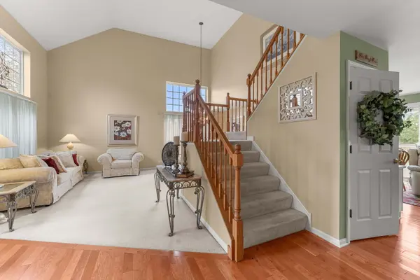 1256 Pennsbury LN, Aurora, IL 60502