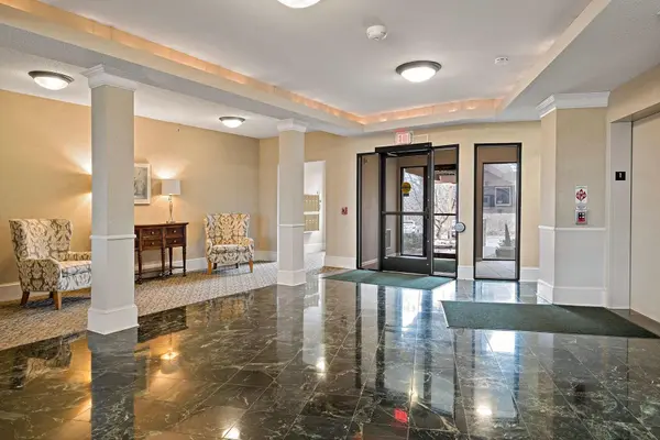 5985 Rowland RD #308, Minnetonka, MN 55343