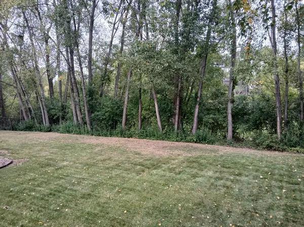 9040 Parkside DR, Woodbury, MN 55125