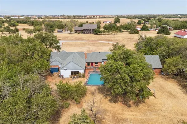 4610 NE Trails End ST, Piedmont, OK 73078