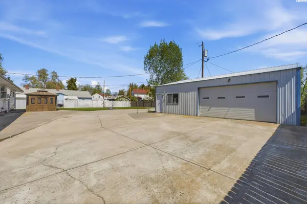 1330 Farrell Ln, Richland, WA 99354