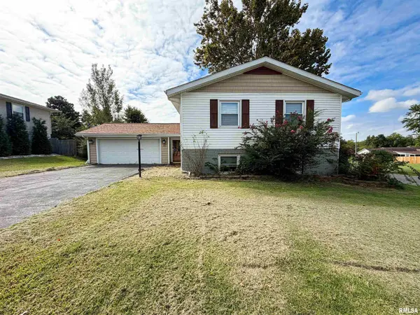 22 Peachtree PL, Harrisburg, IL 62946