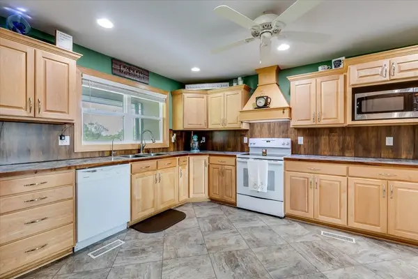 17490 SW Hillwood Rd., Rose Hill, KS 67133