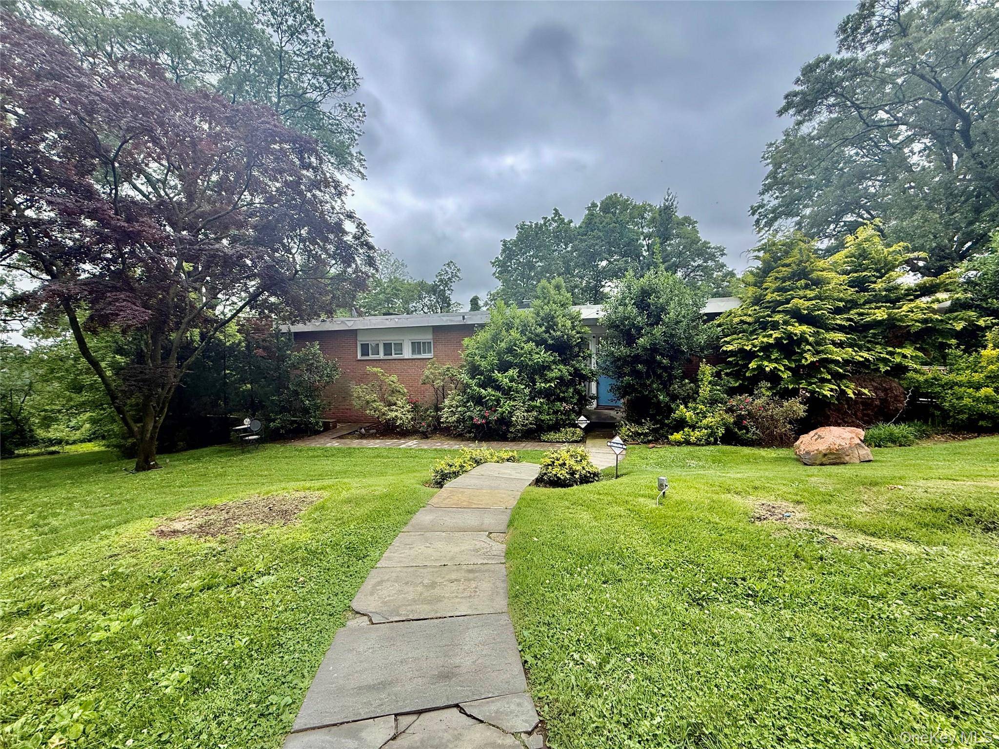 26 Nantucket PL, Scarsdale, NY 10583