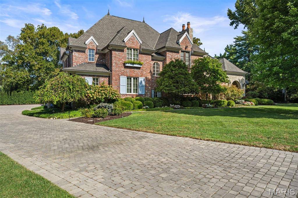 10 Ridgecreek RD, Town And Country, MO 63141