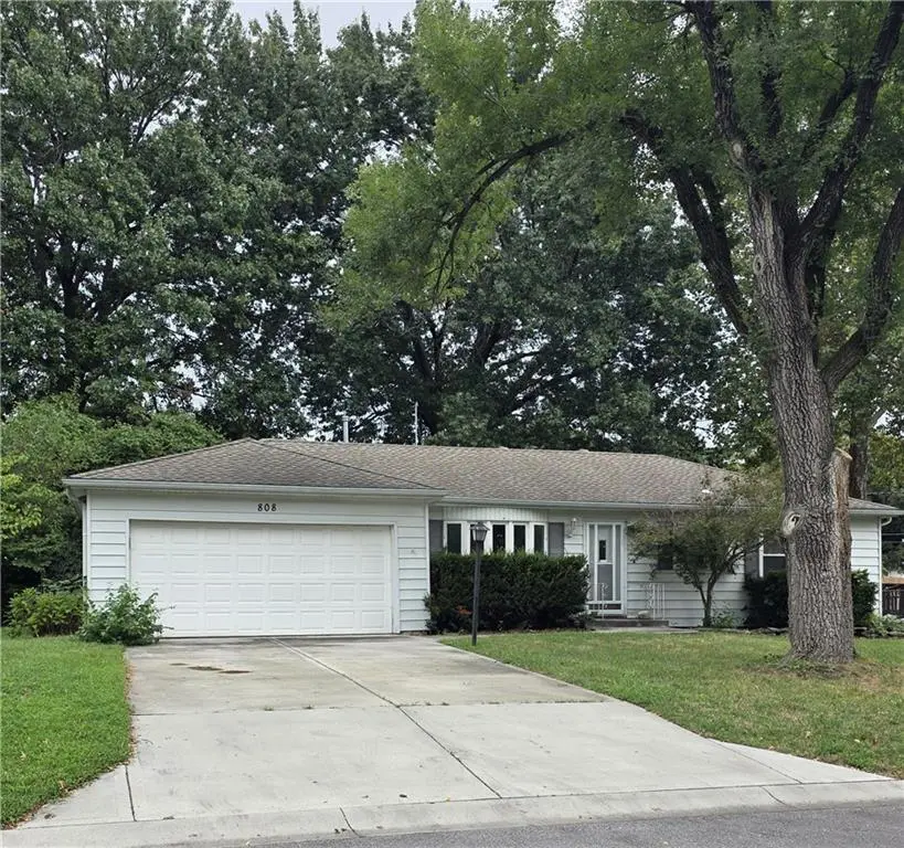 808 S Brentwood ST, Olathe, KS 66061