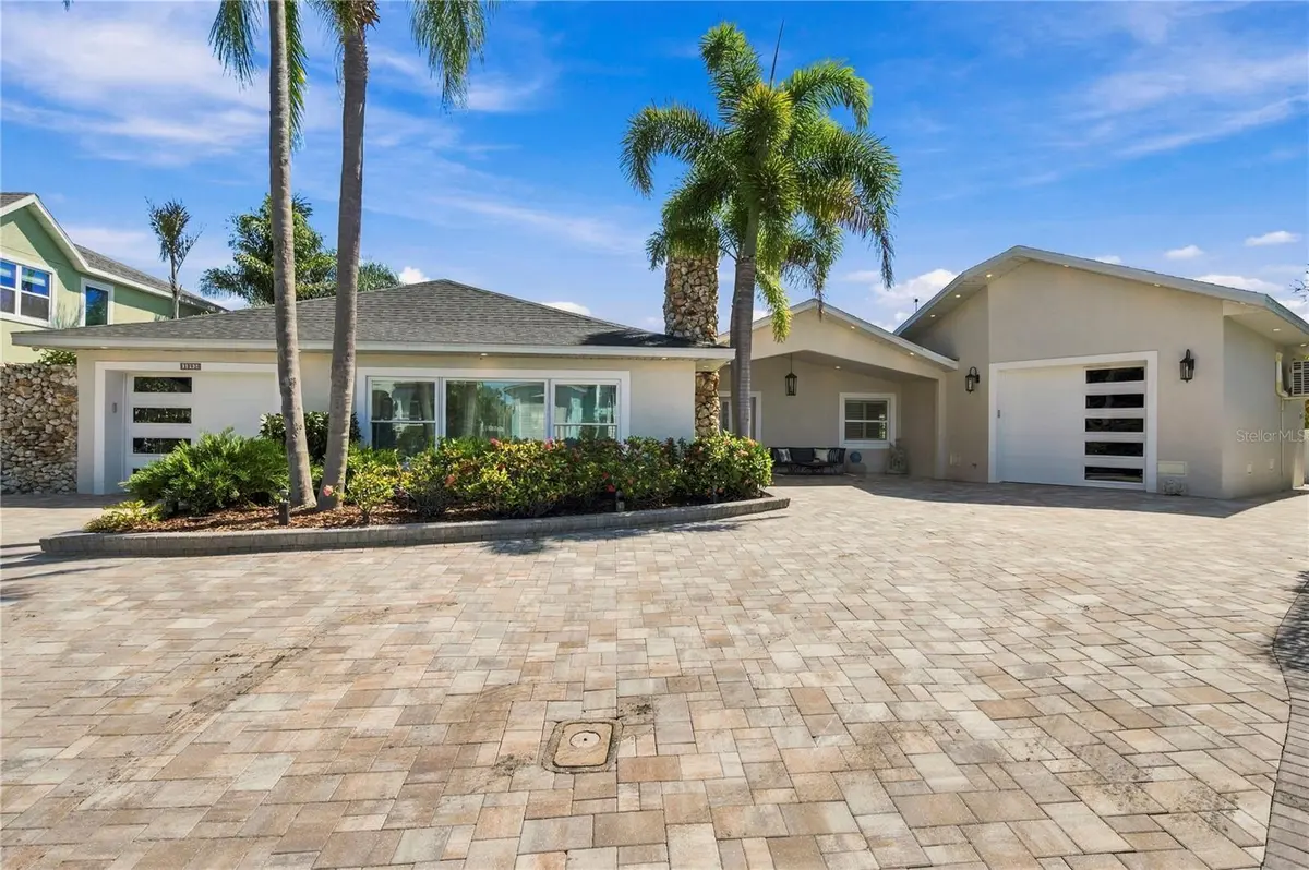 3905 FONTAINEBLEAU DR, Tampa, FL 33634