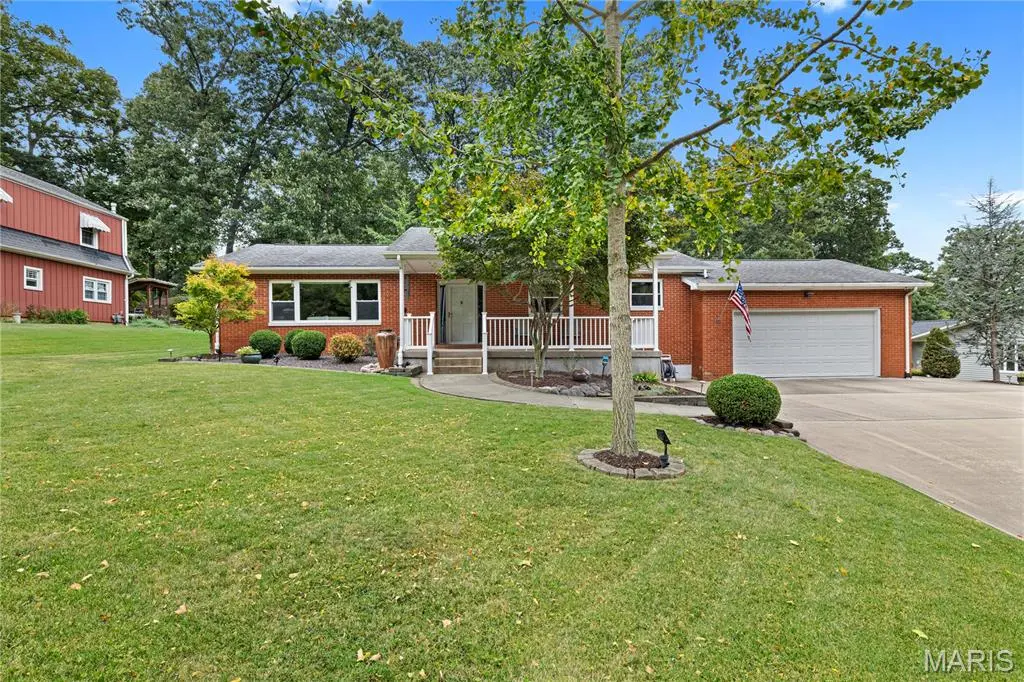 620 W Kinkead RD, Hillsboro, IL 62049