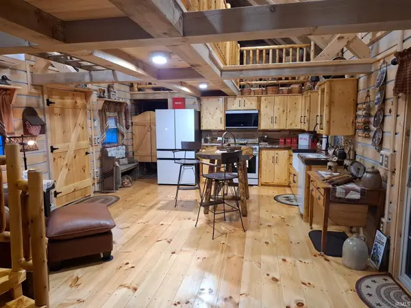 12403 E Hobbieville RD, Springville, IN 47462