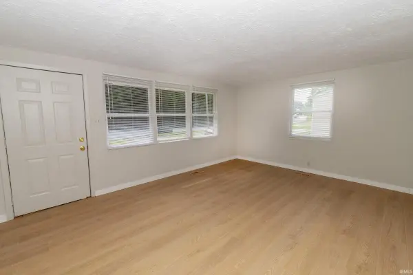 3127 Mckinley ***, South Bend, IN 46613