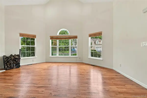 41 Sunflower Ridge RD, South Setauket, NY 11720