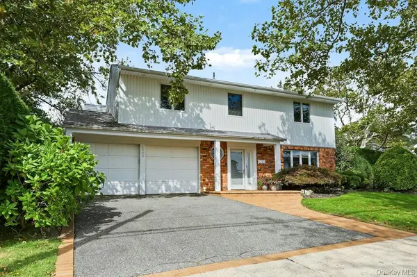 2039 Blanche LN, Merrick, NY 11566
