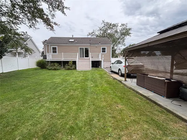 120 Lincoln PL, Massapequa, NY 11758