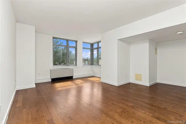40-26 College Point BLVD #8N, Flushing, NY 11354