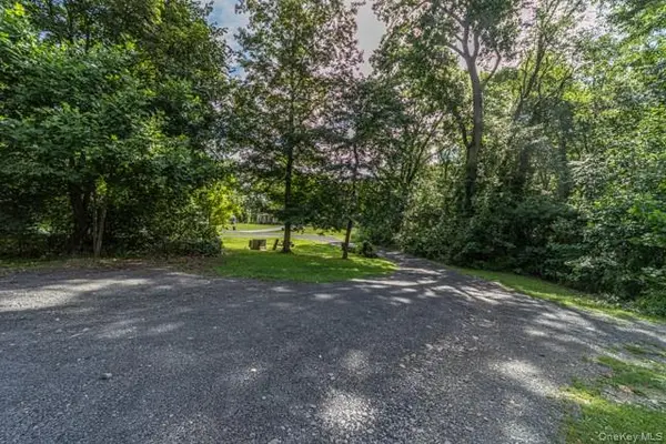 8 Mcdonough WAY, Plattekill, NY 12568